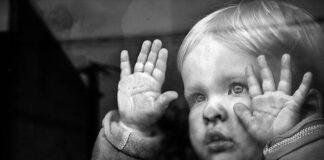 Дети, родители которых не установлены, получат право на социальную пенсию.