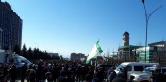 В Магасе проходит митинг против изменения закона о референдуме