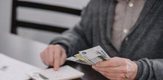 Пенсионеру оказана помощь в возврате незаконно удержанных с пенсии денежных средств