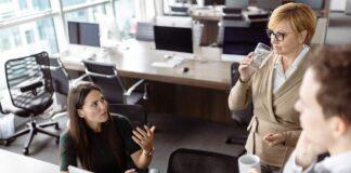 За разглашение информации о заработной плате своих коллег могут уволить