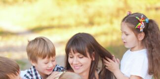 При содействии Уполномоченного по правам человека в Ингушетии жительнице республики восстановили размер ежемесячных пособий на детей от 8 до 17 лет