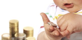 Пособия по уходу за детьми до полутора лет с этого года платят по-новому