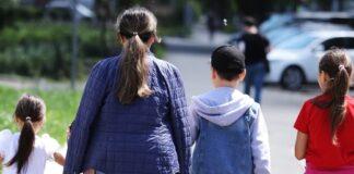 Восстановлено право жительницы республики на получение ежемесячного пособия в отношении трех несовершеннолетних детей