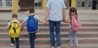 Право жителя республики на ежемесячное пособие в отношении 4 несовершеннолетних детей восстановлено