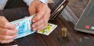 Индексацию пенсий работающим пенсионерам возобновят со следующего года