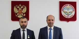 Уполномоченный по правам человека в Ингушетии наградил заместителя министра труда, занятости и социального развития республики за вклад в дело защиты прав человека