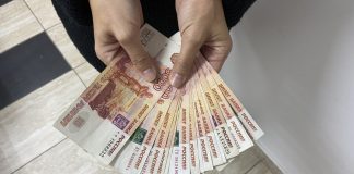 Восстановлено право многодетной матери на получение ежемесячного единого пособия на детей