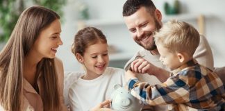 Пособие по уходу за ребенком нельзя перечислять на карту третьих лиц