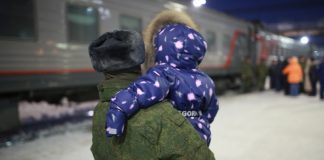 Военнослужащих с детьми-инвалидами обеспечат жильем вне очереди