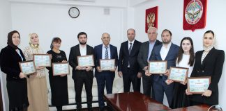 Уполномоченный по правам человека в Ингушетии вручил сотрудникам Аппарата Грамоты Главы Республики Ингушетия