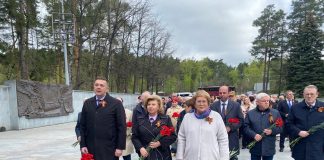 Уполномоченный по правам человека в Ингушетии почтил память героев Великой Отечественной войны в Екатеринбурге