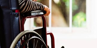 Отец ребенка-инвалида может выйти на пенсию в 55 лет при выполнении ряда условий