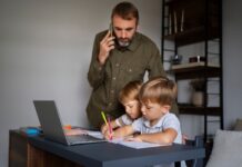 Работающим родителям с 2026 года станет доступна семейная налоговая выплата