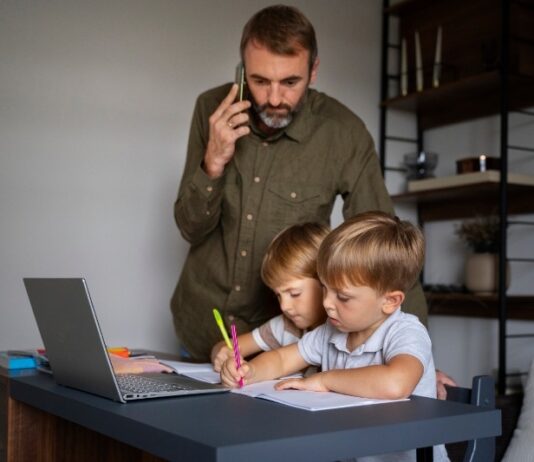 Работающим родителям с 2026 года станет доступна семейная налоговая выплата